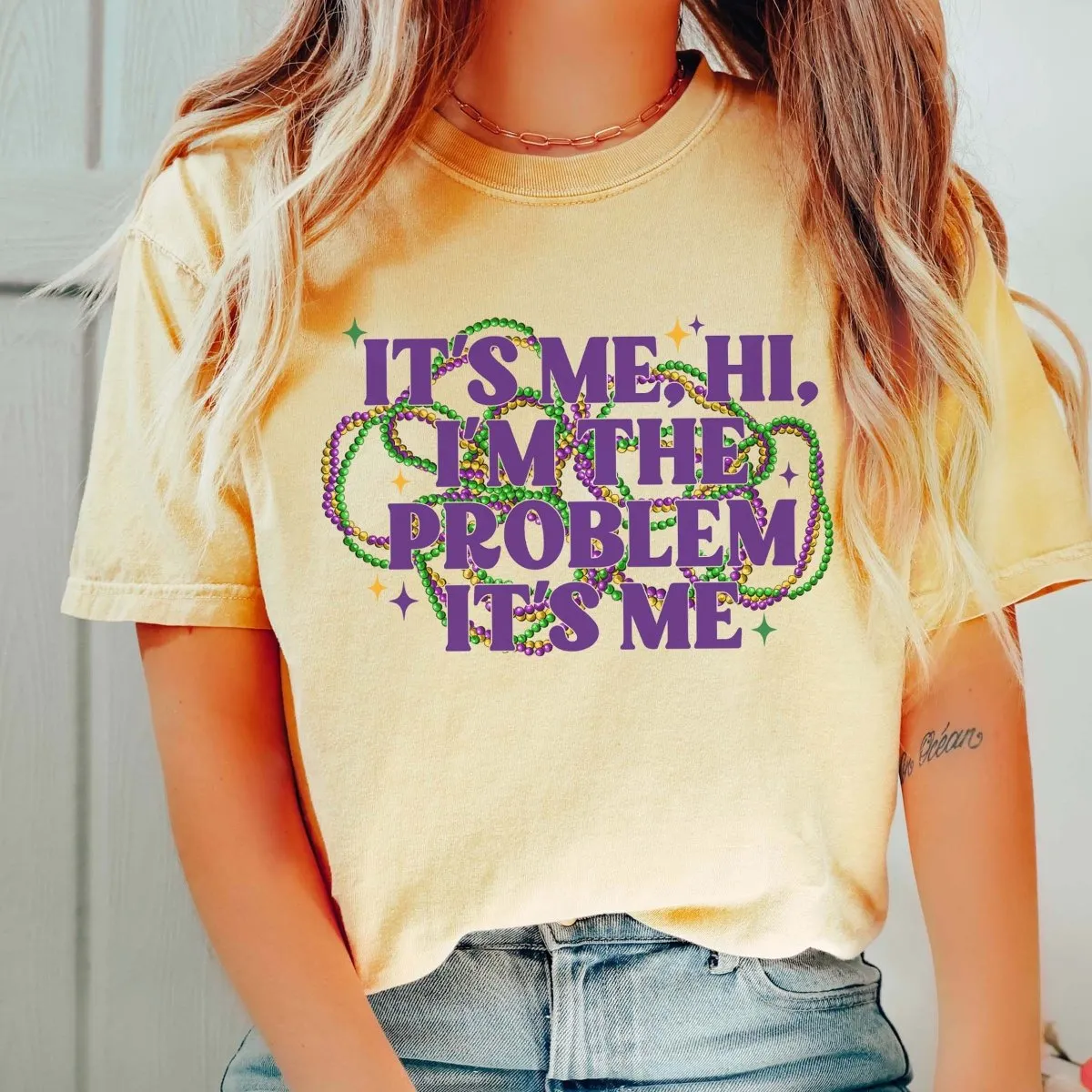 It's Me Hi Mardi Gras Beads Comfort Color Tees